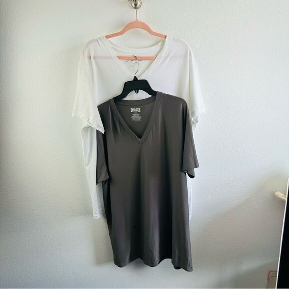 Duluth Trading Lot Of 2 Athletic Tee Shirts Women’s Size 2X White And Gray - Picture 1 of 9